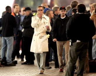brad_pitt_wearing_burberry_prorsum_beige_double_breasted_trenchcoat